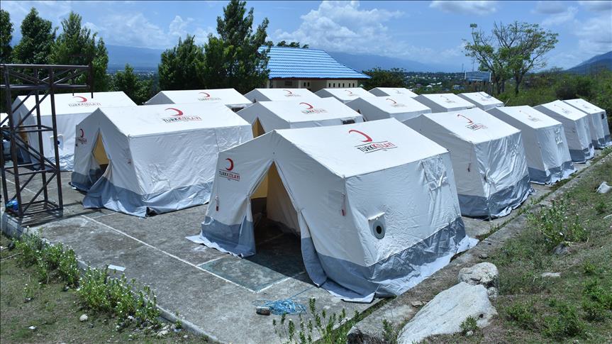 Indonesia quake victims shelter in Turkish tents