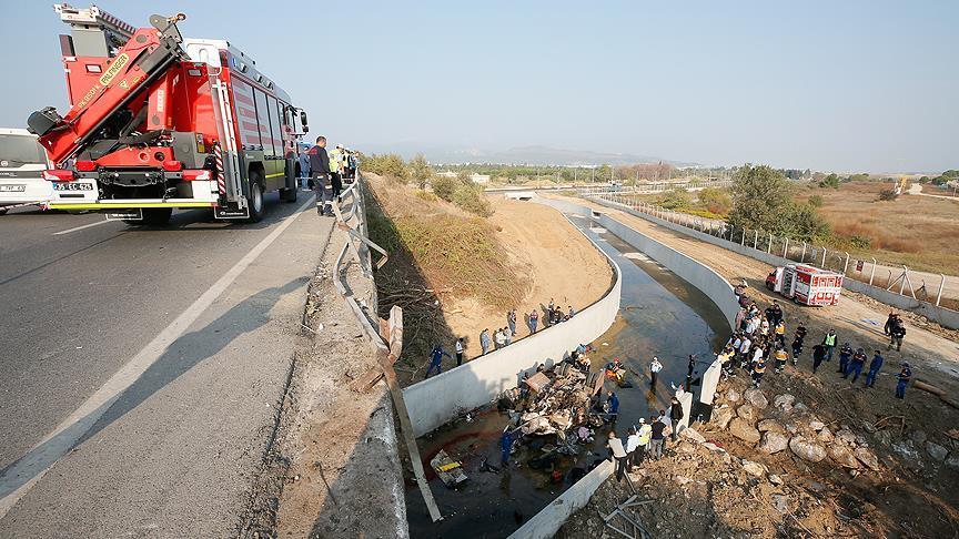 В Измире перевернулся грузовик с мигрантами, 22 погибших
