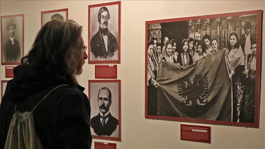 NÃ« GalerinÃ« KombÃ«tare tÃ« MaqedonisÃ« hapet ekspozita âUnÃ« jam shqiptarâ