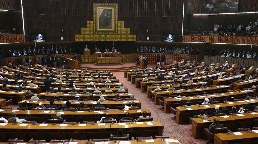 Partido gobernante paquistaní pierde puestos en elecciones parciales