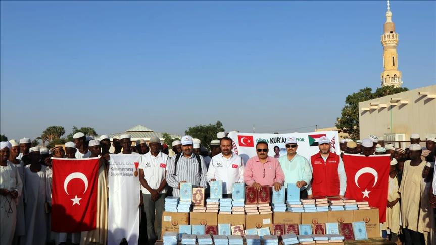 Sudan'da 20 bin Kur'an-ı Kerim dağıtıldı