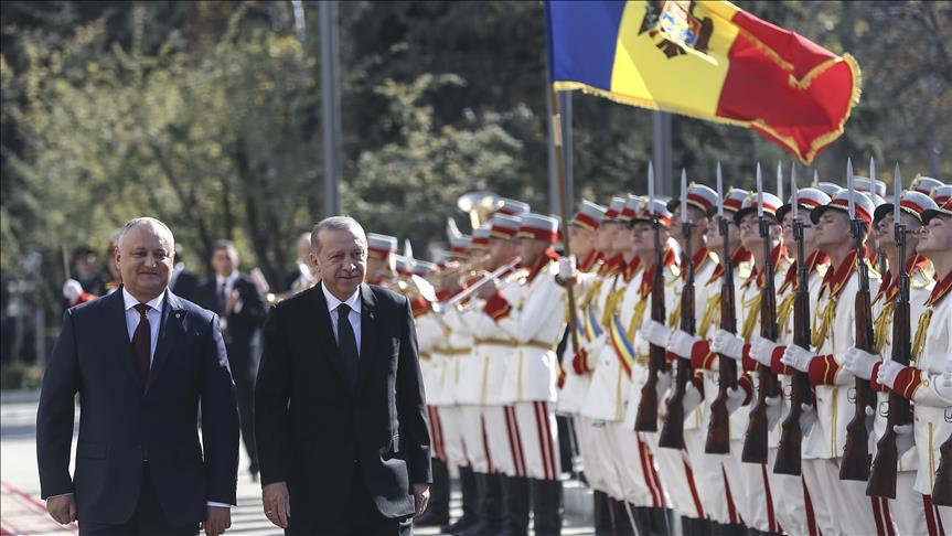Moldavie: Erdogan accueilli par son homologue Dodon à Chisinau
