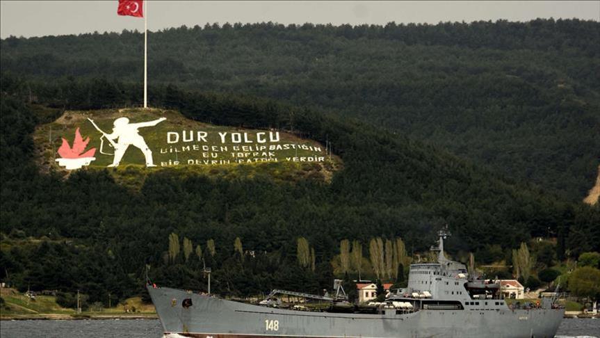 سفينة عسكرية روسية تعبر من مضيق الدردنيل بتركيا 