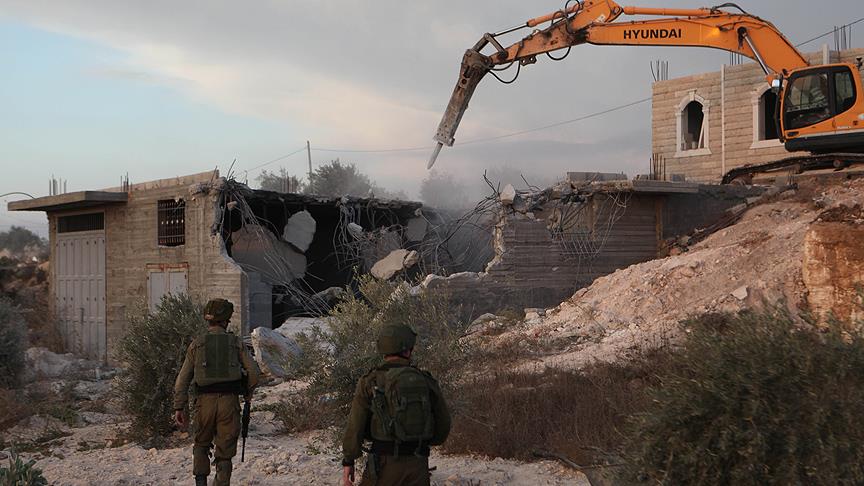 İsrail Batı Şeria'da bir Filistinliye ait binayı yıktı