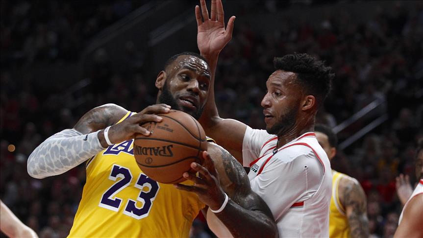 LeBron'un Lakers kariyeri mağlubiyetle başladı