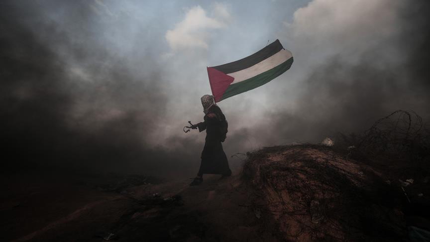 İsrail askerleri Gazze sınırında 77 Filistinliyi yaraladı