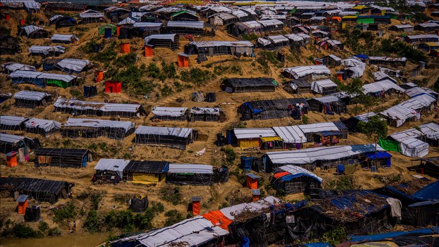 Fire at Rohingya refugee camp kills 6 in Myanmar 