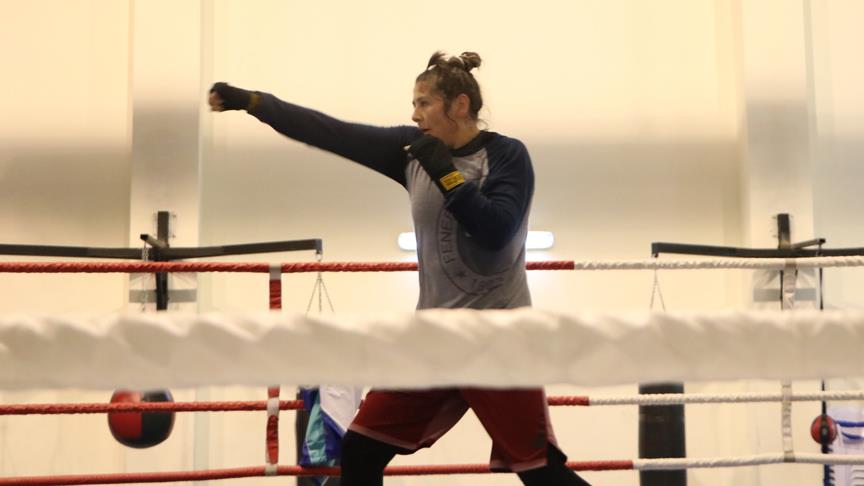 Kadın boksörler dünya şampiyonasına hazırlanıyor