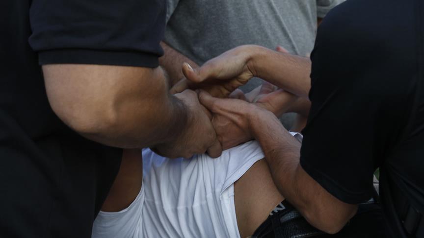 İsrail polisinden Filistin bayraklı tişört giyen gence gözaltı