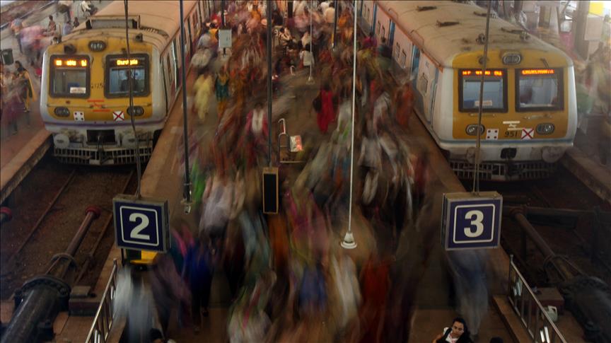 Tren en la India arrolla a multitud de personas