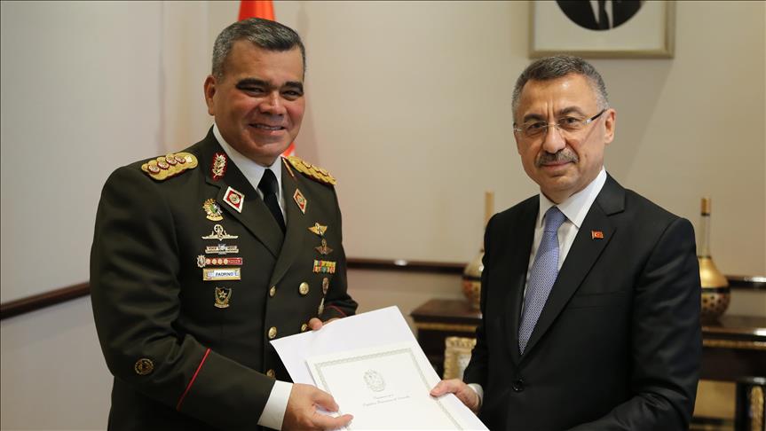 El ministro de Defensa venezolano visitó la capital turca