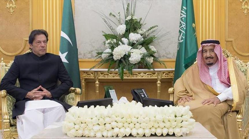 Saudi Arabia's King Salman meets Pakistani PM in Riyadh