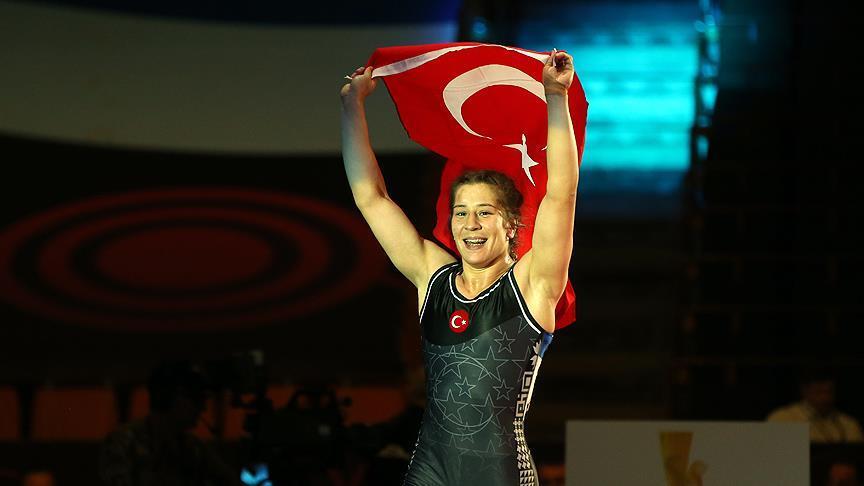 صعود کشتی‌گیر زن ترکیه‌ای به فینال رقابت های جهانی