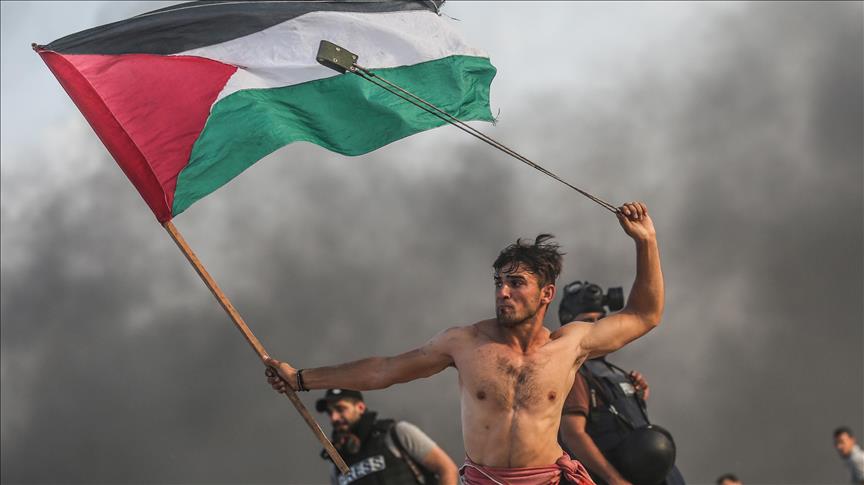 صورة "الأناضول" تتحول إلى "أيقونة" المقاومة الشعبية الفلسطينية (تقرير)