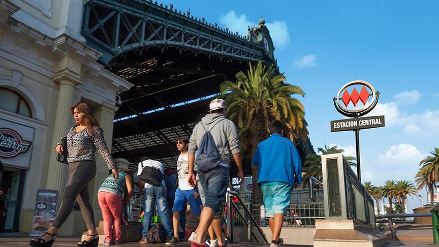 Explosión obliga a evacuar una estación del Metro de Santiago