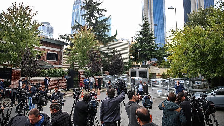 الصحفيون يترقبون وصول النائب العام السعودي إلى قنصلية بلاده بإسطنبول