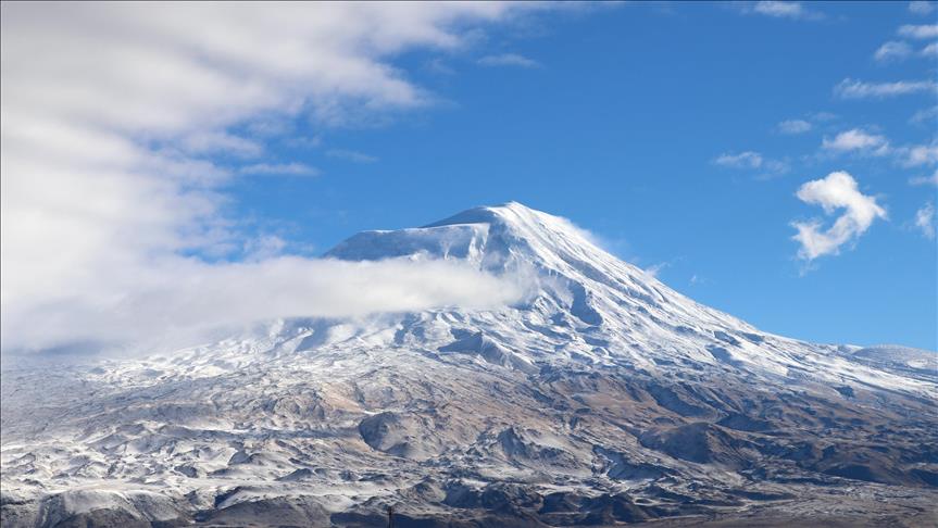 Высочайшая гора Турции покрылась снегом 