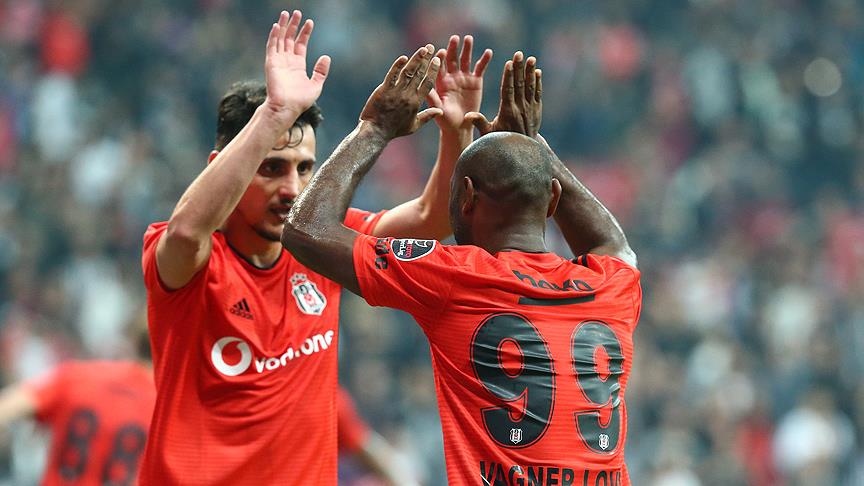 Beşiktaş'ta Vagner Love ve Mustafa Pektemek kendini buldu