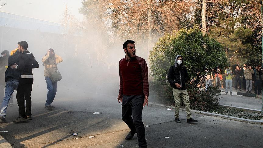 Iran : Khatami met en garde contre des manifestations populaires