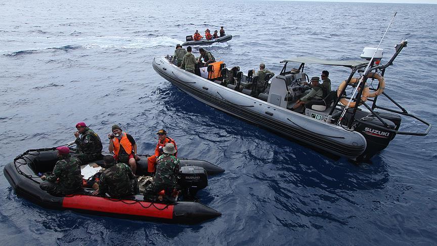 Indonesian divers retrieve black box of Lion Air crash