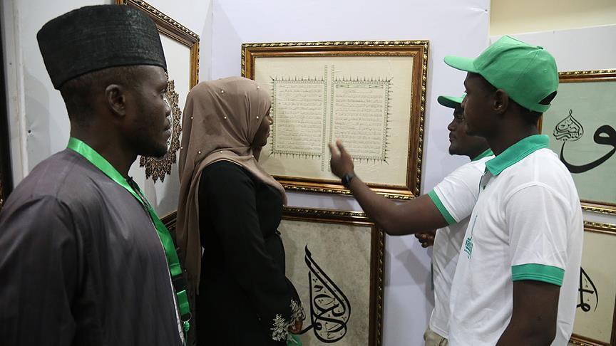 Turkey-trained calligrapher decorates Nigerian mosques