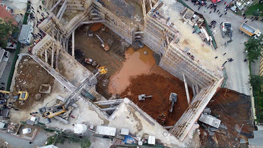 Ãmraniye'de inÅaat alanÄ± yanÄ±ndaki yolda gÃ¶Ã§Ã¼k