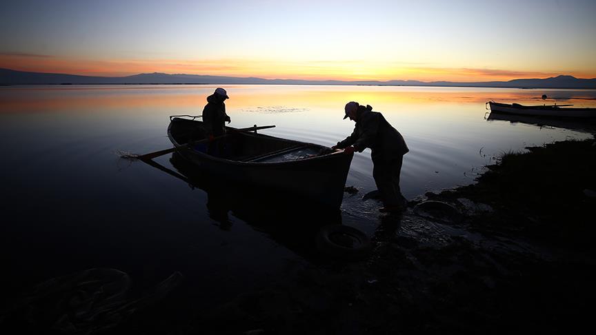 Balıkçı çiftlerin zorlu hayat mücadelesi