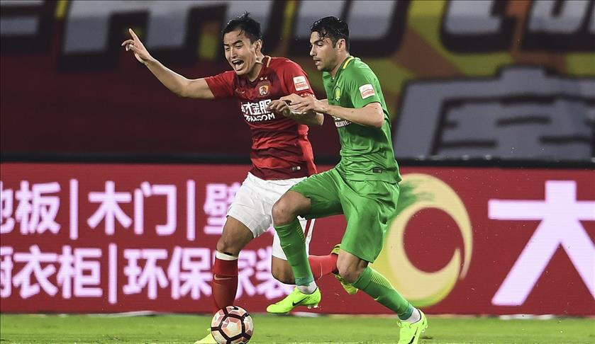 Futbolista brasileño sancionado por rascarse la cara en China