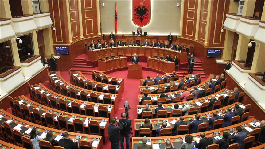 Kuvendi i Shqipërisë miraton dekretin për shkarkimin e ministrit të Brendshëm