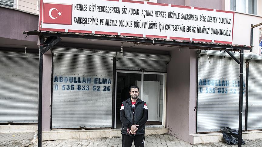 Suriyeli terzi Türkiye'ye teşekkür için tabela yaptırdı
