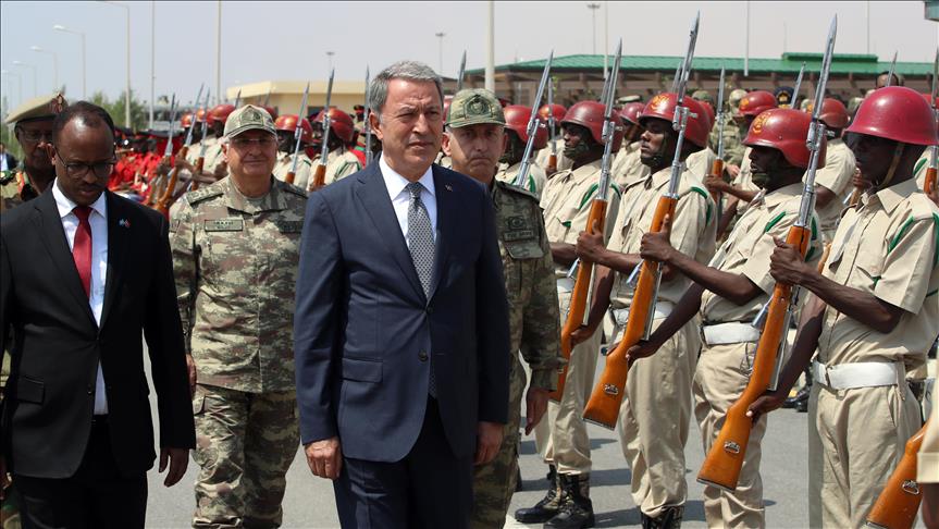 Turkish defense minister in Somalia for talks