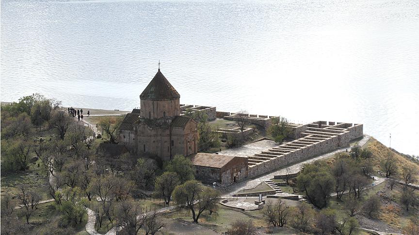 Akdamar Adası tatlı suya kavuştu