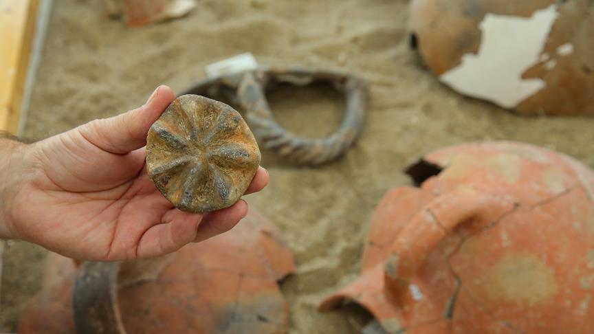 8,000-year-old seal unearthed in Aegean Turkey