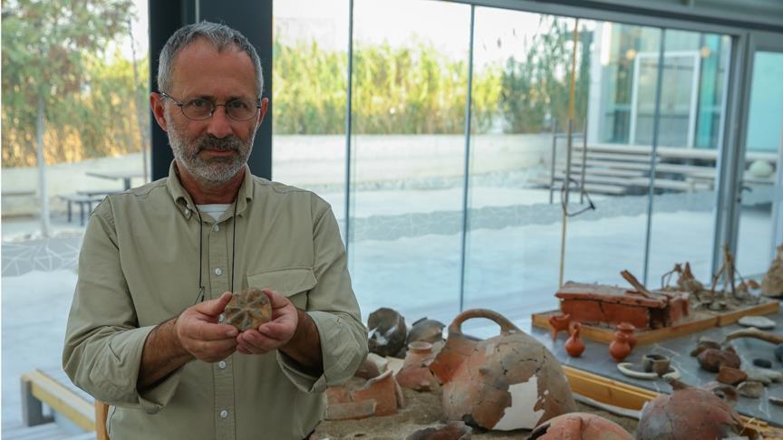 Höyükten 8 bin yıllık 'güneş mührü' çıktı
