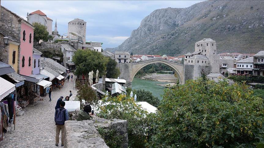Четврт век од рушењето на Стариот мост во Мостар: Чин кој и денес буди болни сеќавања