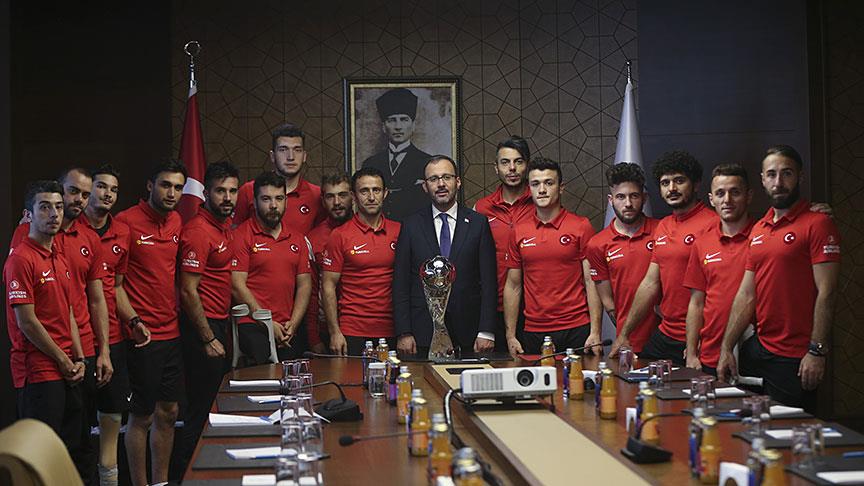Bakan Kasapoğlu Ampute Milli Takımı'nı kabul etti