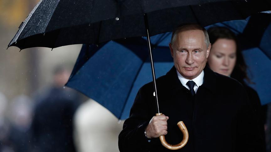 Putin backs idea of forming unified European army 