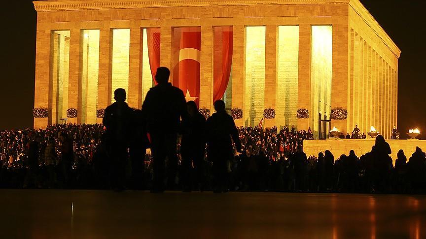 Граждане Турции почтили память Мустафы Кемаля Ататюрка