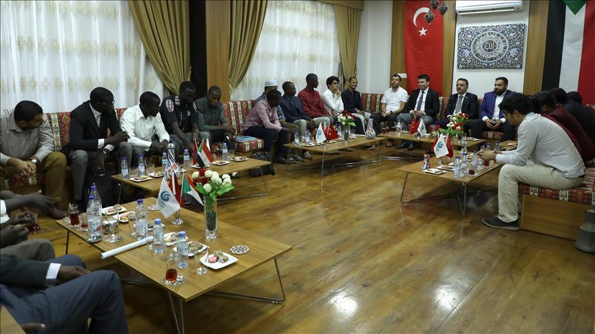 السودان.. السفير التركي يقدم دعما ماليا لـ 30 اتحادا للطلاب الوافدين