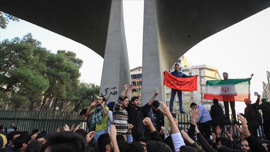 Ratusan guru lakukan aksi mogok kerja di Iran
