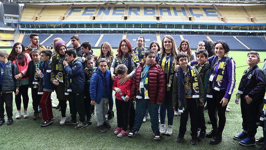 Fenerbahçe otizmli ve down sendromlu öğrencileri ağırladı