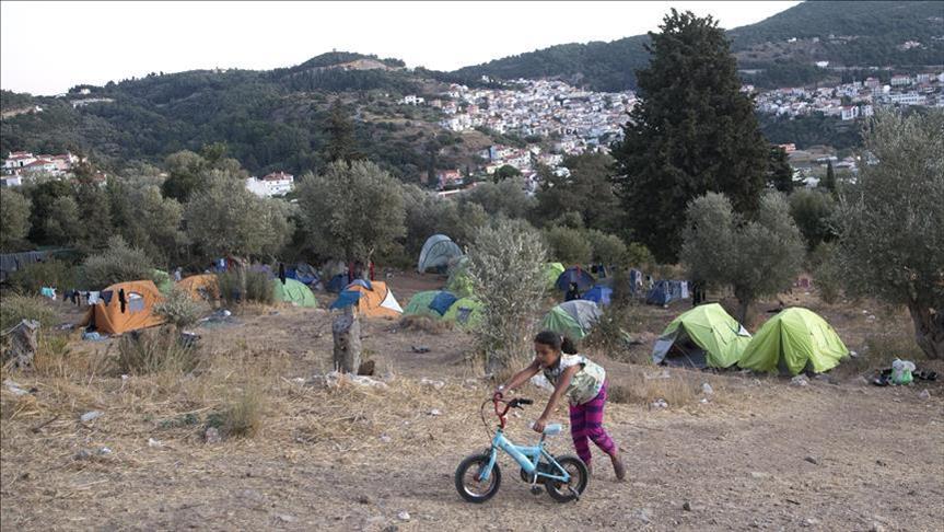 Greece to transfer 6,000 refugees to mainland