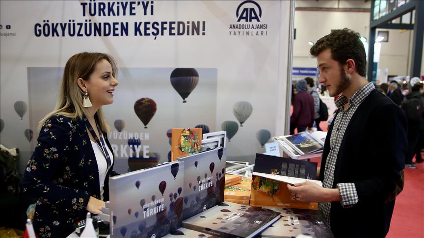 استقبال از انتشارات خبرگزاری آناتولی در نمایشگاه کتاب استانبول