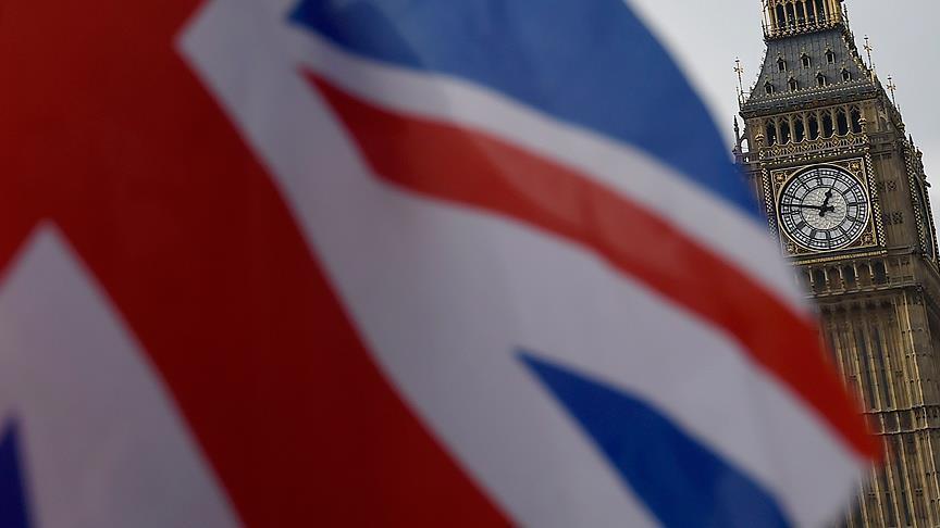 İngiltere'de üç Brexit istifası