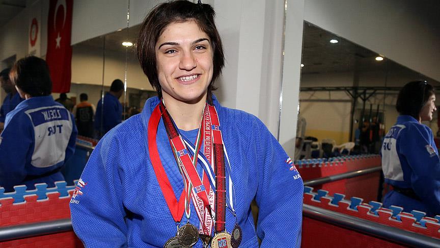 Milli sporcu Zeynep Çelik, altın madalya kazandı