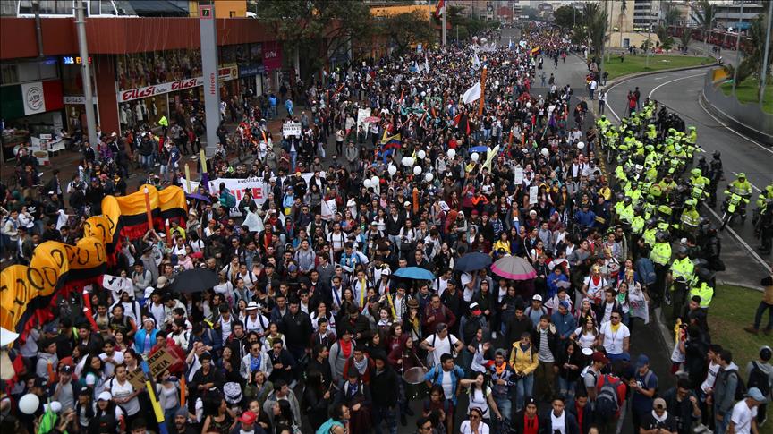 Hiljade studenata na ulicama Bogote: Privedeno 35, povrijeđene tri osobe