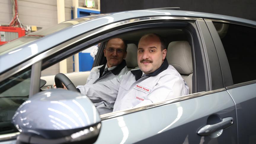 Varank, Toyota Corolla’nın Türkiye’de üretilen ilk hibrit otomobilini test etti