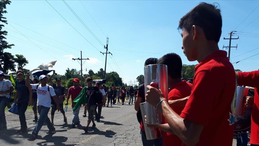 Caravana de migrantes acampa en frontera entre M xico y Estados Unidos