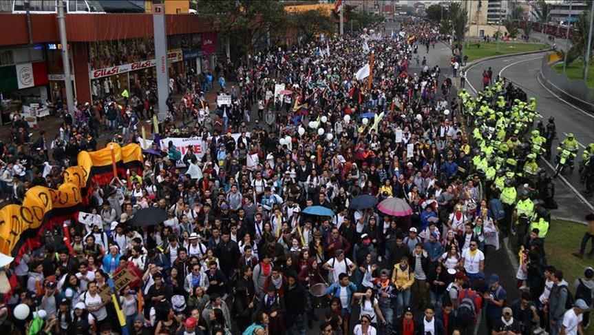 Илјадници студенти на улиците во Богота: Приведени 35, повредени три лица 