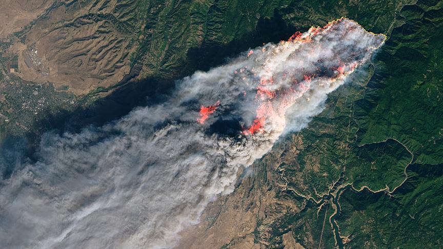 Число жертв лесных пожаров в Калифорнии достигло 76